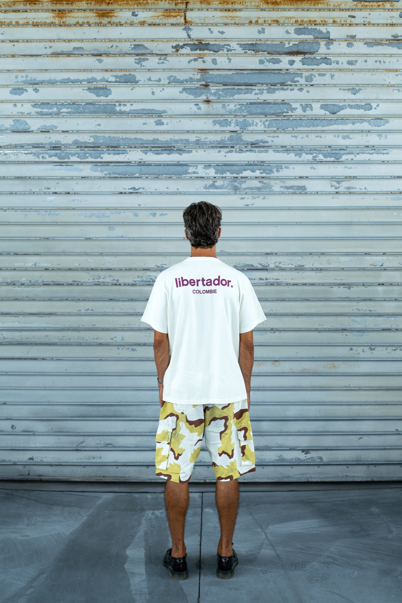 Classic Offwhite Tee - vue de dos avec impression Libertador Colombie