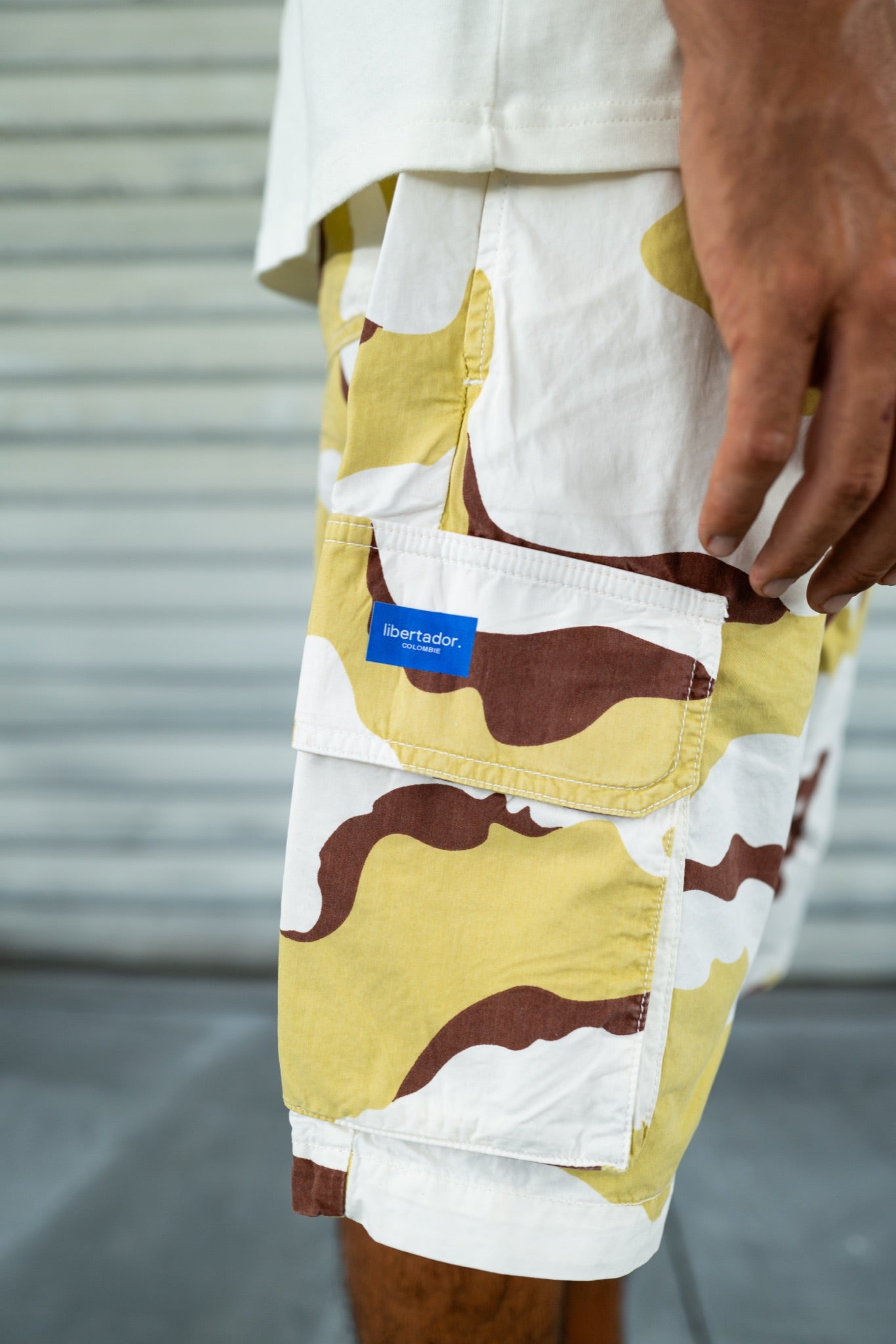 Mount Camo Short - detail poche cargo et etiquette Libertador