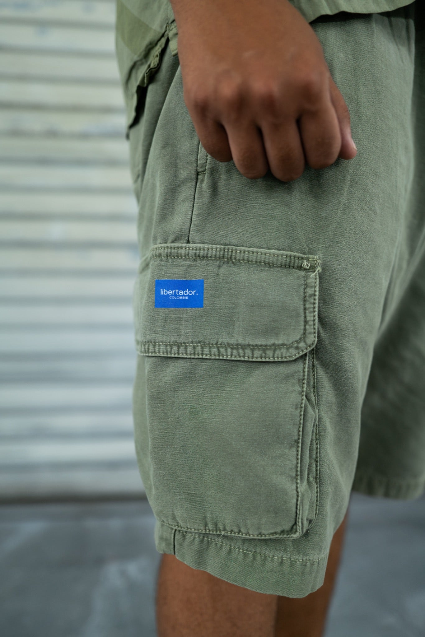 Mount Short Army - detail poche cargo et etiquette Libertador